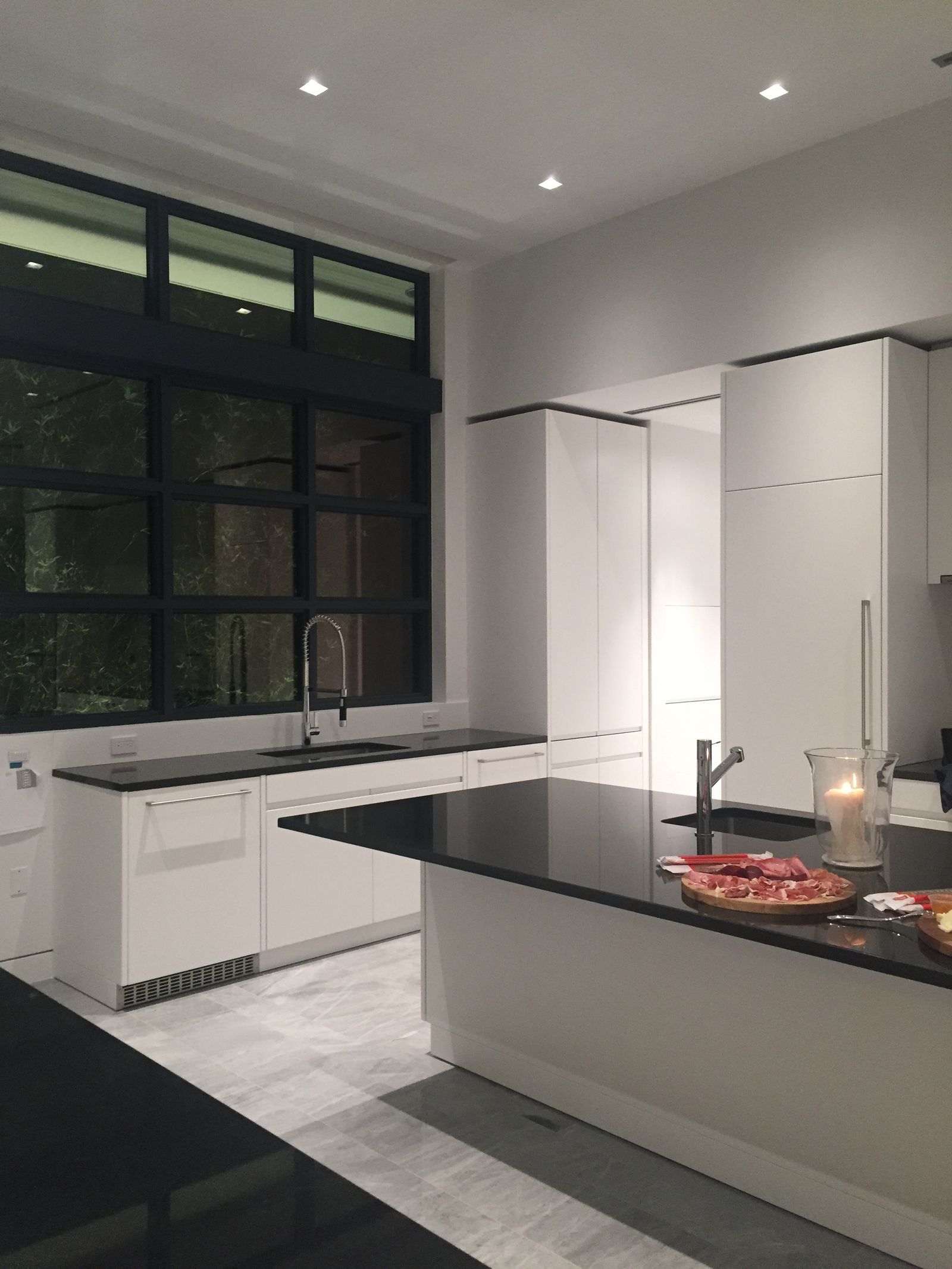 101 N. Hibiscus Dr — Kitchen photo 2