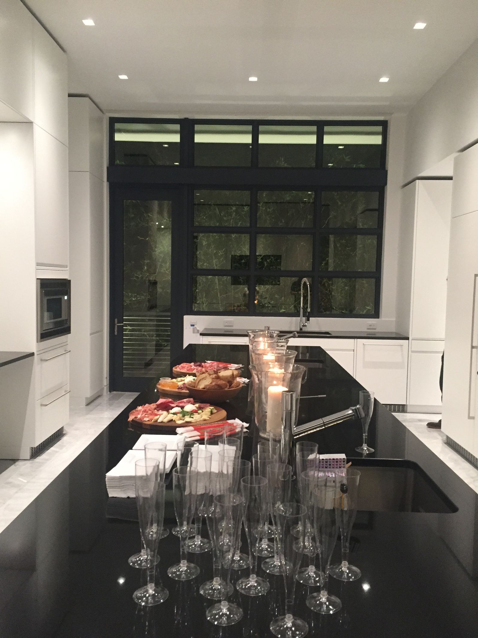 101 N. Hibiscus Dr — Kitchen photo 3