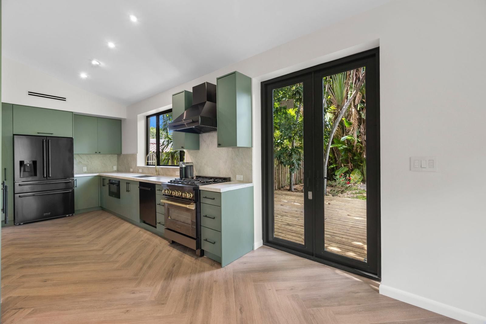1656 Biarritz — Kitchen photo 2