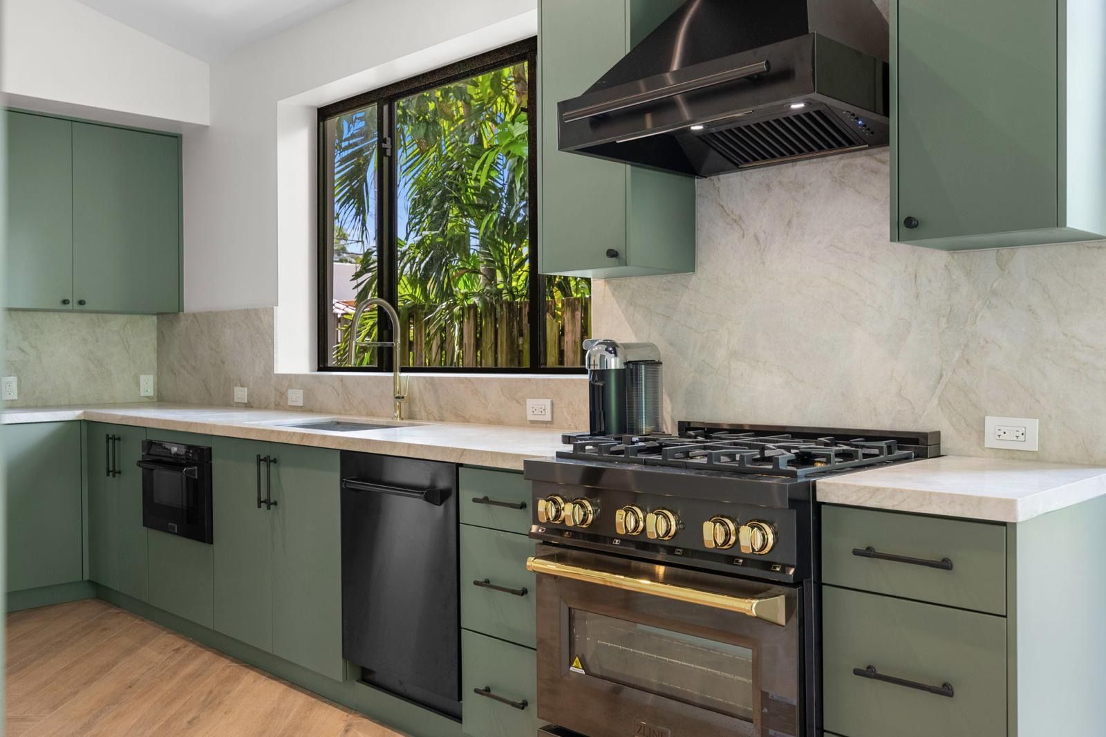 1656 Biarritz — Kitchen photo 3