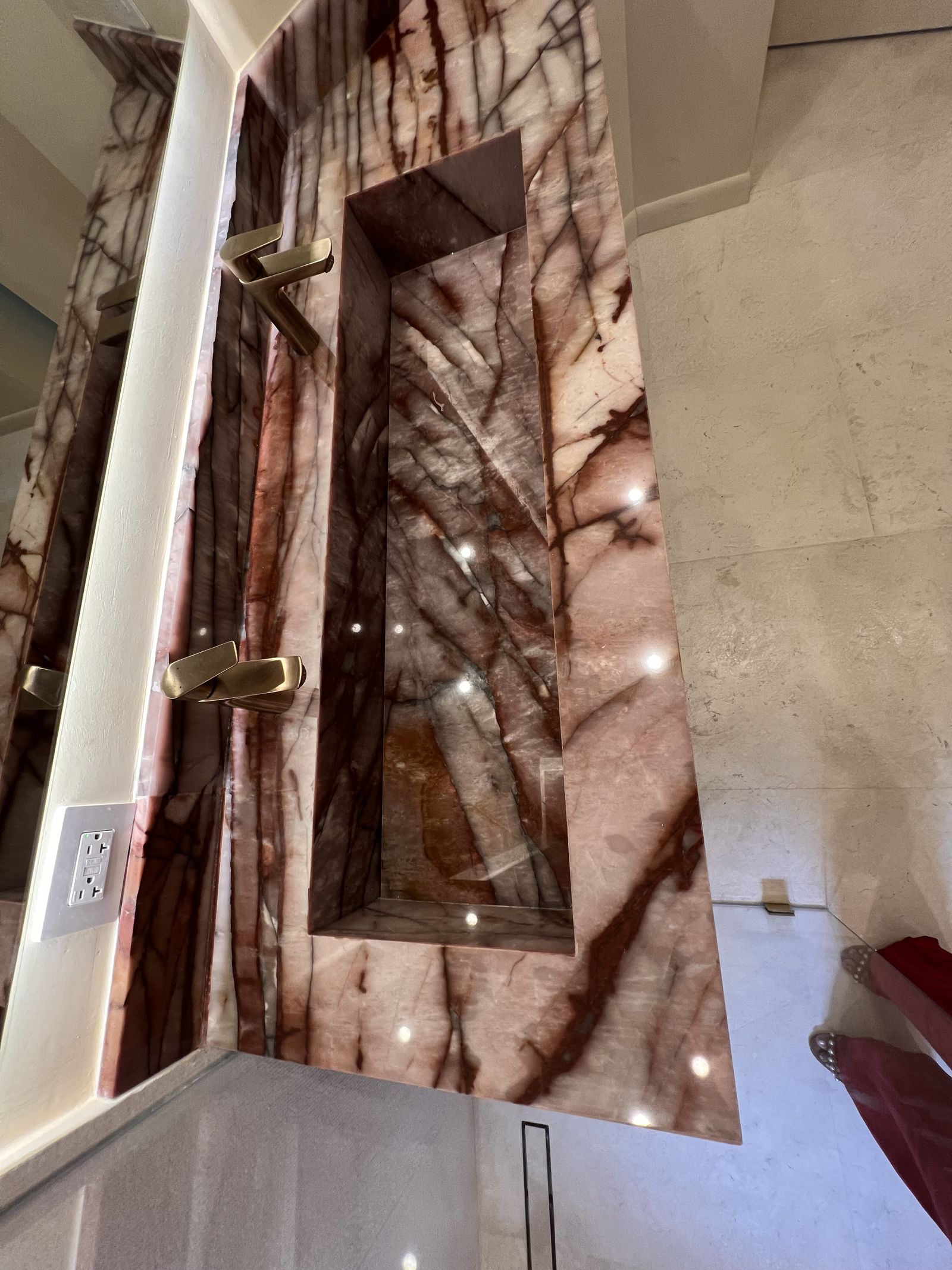 1656 Biarritz — Bathroom photo 3