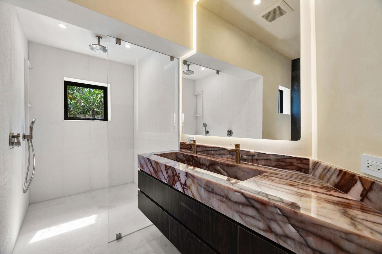 1656 Biarritz — Bathroom photo 5