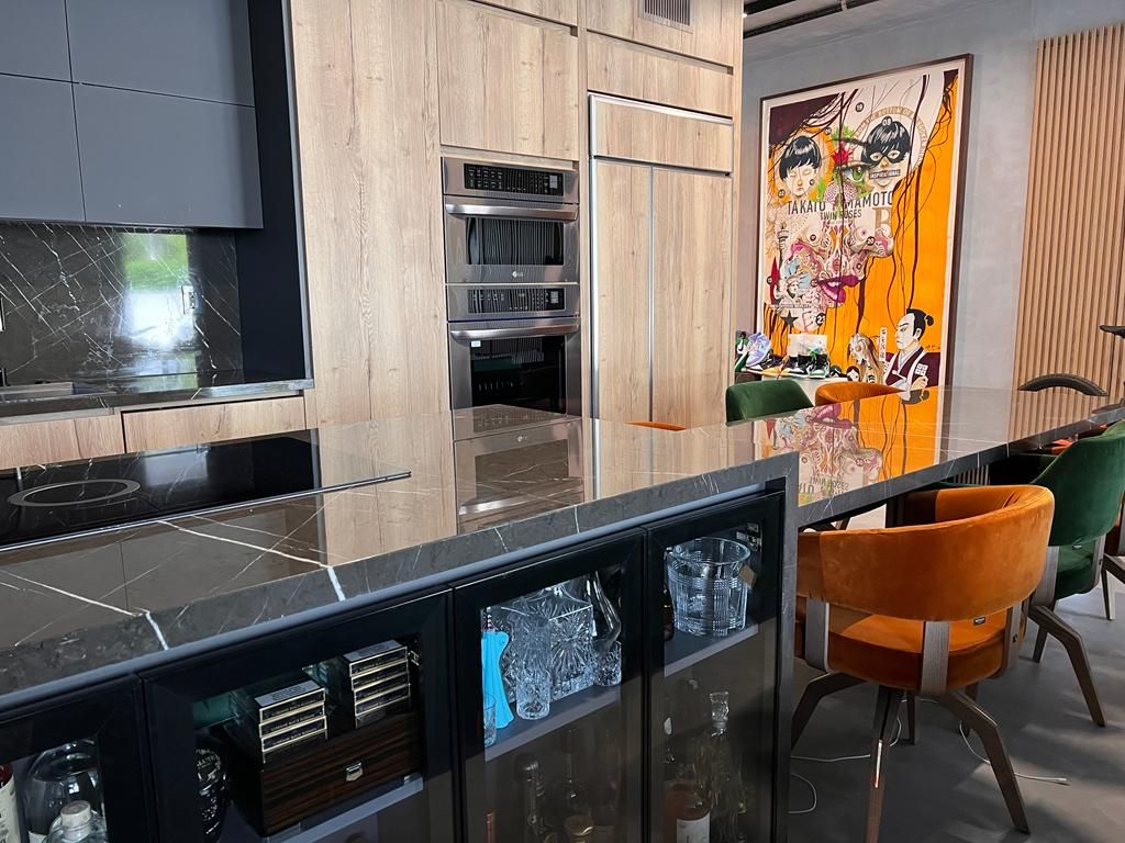 305 Meridian — Kitchen photo 2