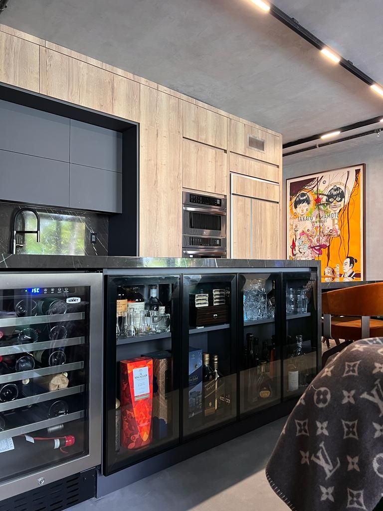 305 Meridian — Kitchen photo 3