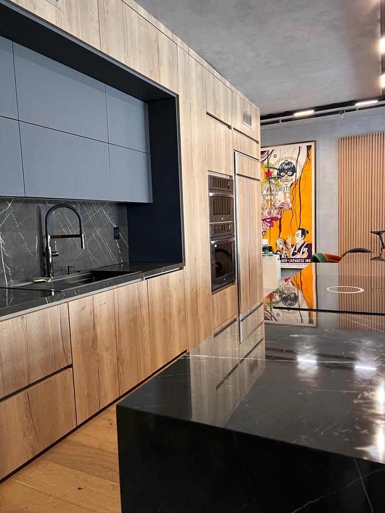 305 Meridian — Kitchen photo 4