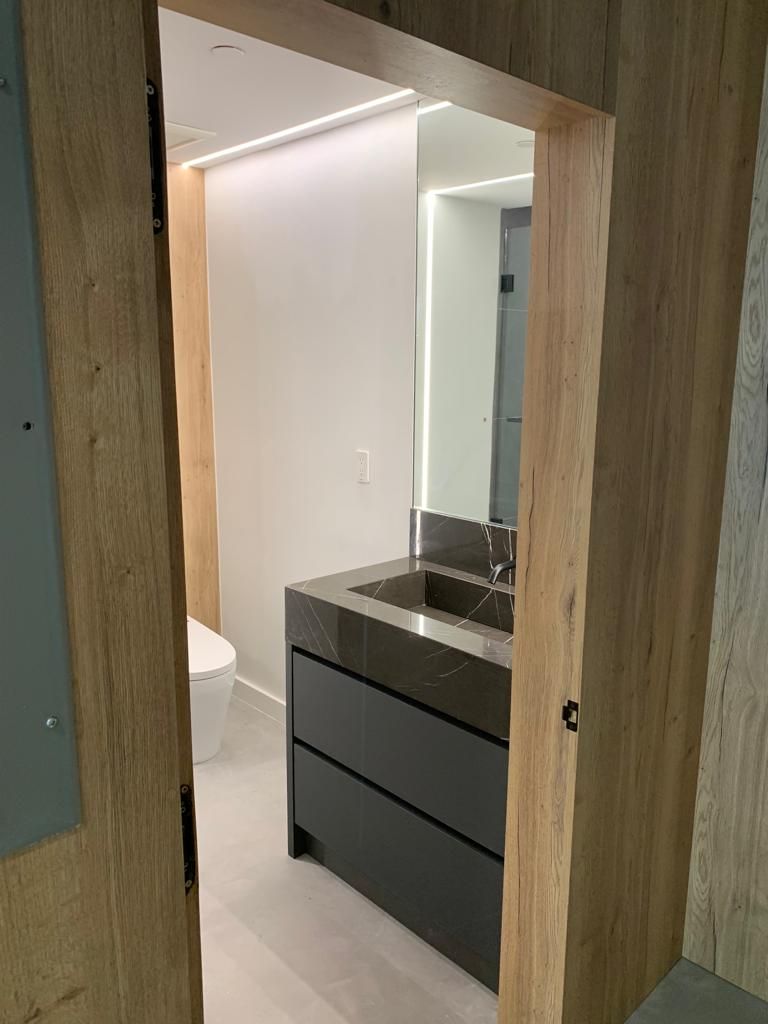 305 Meridian — Bathroom photo 2