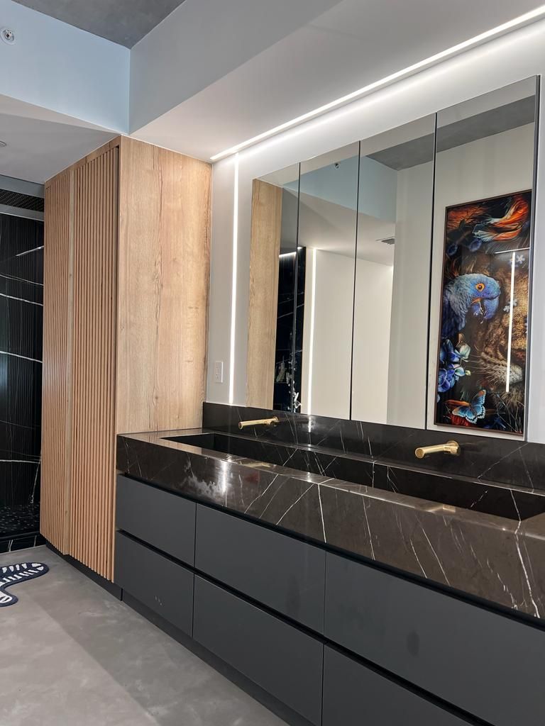 305 Meridian — Bathroom photo 6