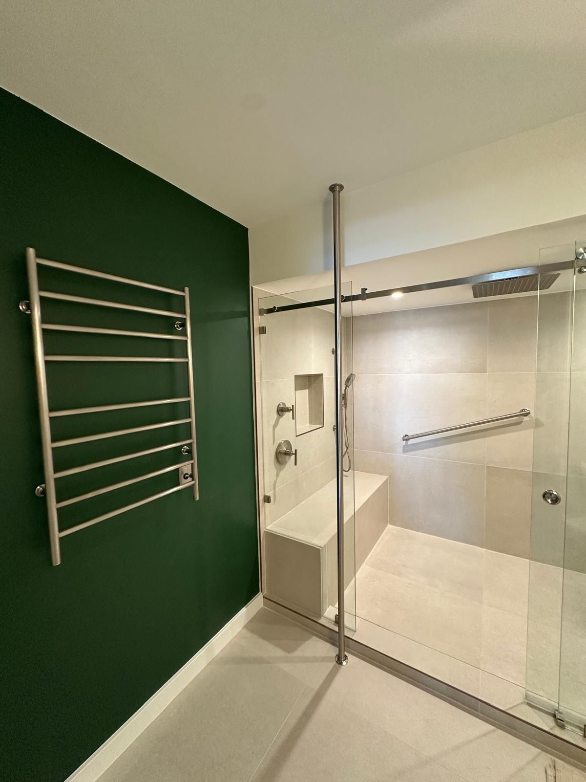 777 Bayshore 1004 — Bathroom photo 2