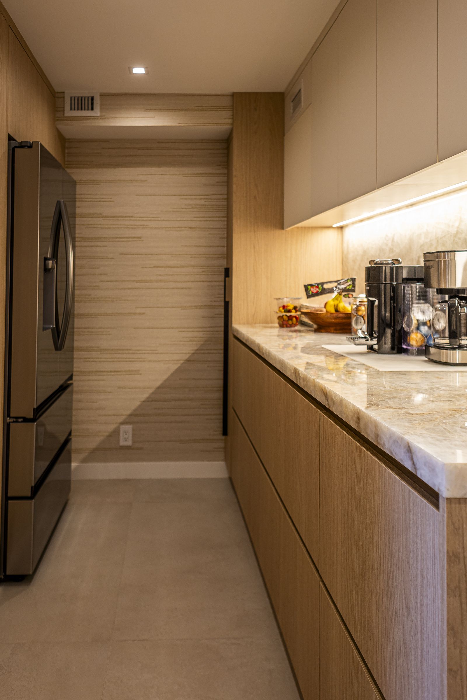 777 Bayshore 1503 — Kitchen photo 4