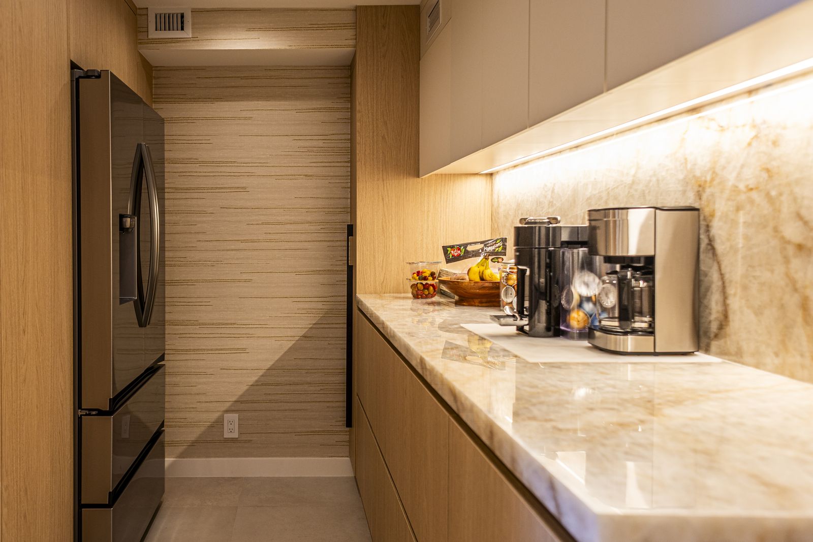777 Bayshore 1503 — Kitchen photo 5