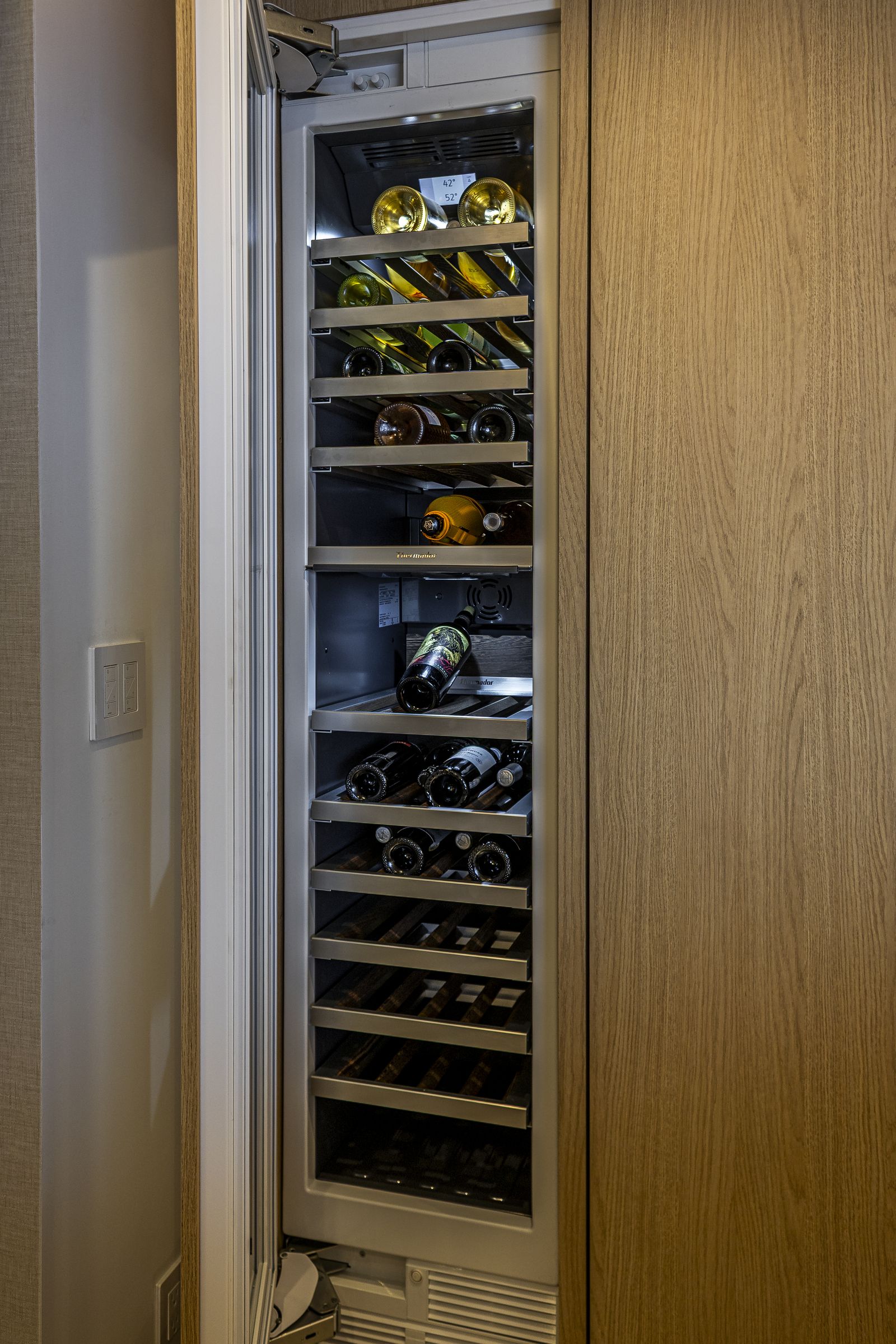 777 Bayshore 1503 — Kitchen photo 6