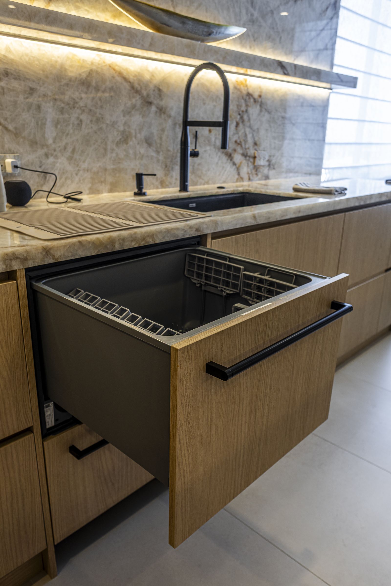 777 Bayshore 1503 — Kitchen photo 7