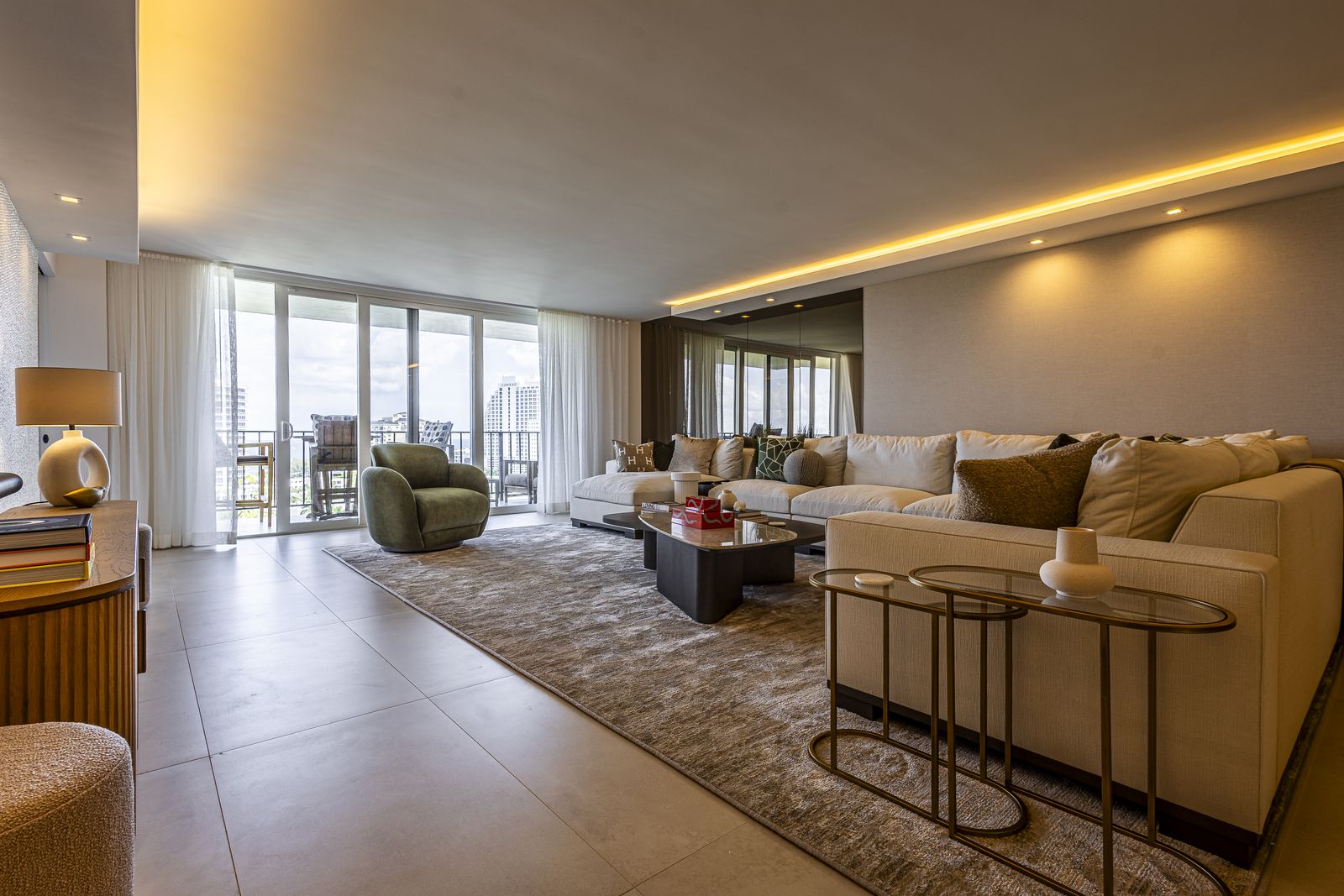 777 Bayshore 1503 — Furnishing photo 2