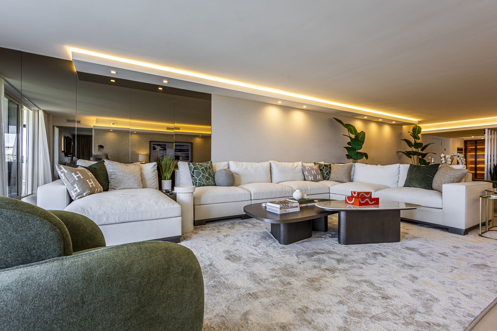 777 Bayshore 1503 — Furnishing photo 3