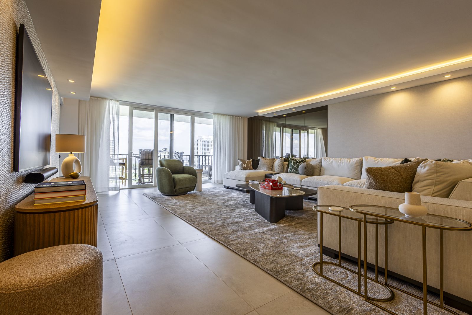 777 Bayshore 1503 — Furnishing photo 4