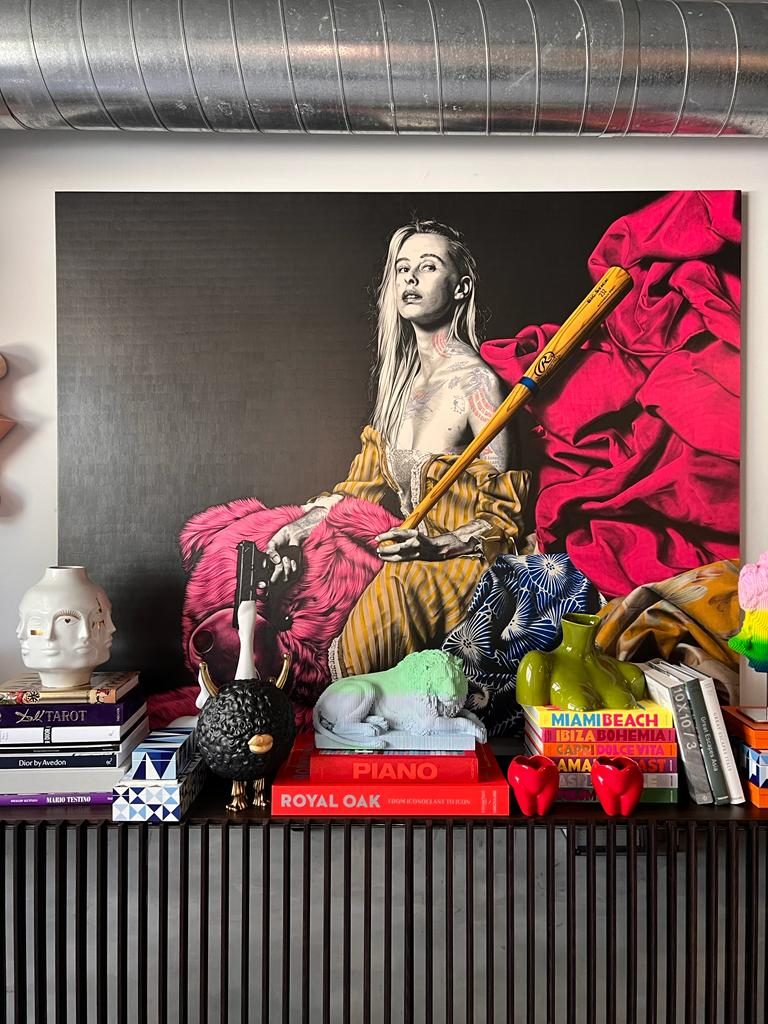 Furnishing — 305 Meridian